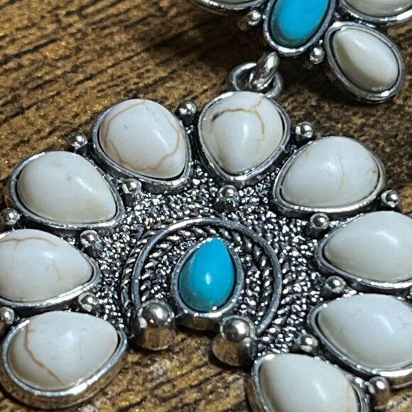 Vintage Style Bohemian Turquoise Western Earrings - Picture 5 of 9